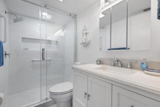 209 - Comfortable condo with view of pool and ocean - 4