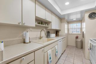 209 - Comfortable condo with view of pool and ocean - 1