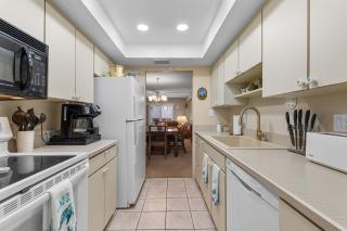 209 - Comfortable condo with view of pool and ocean - 5