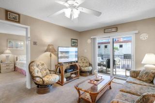 209 - Comfortable condo with view of pool and ocean - 7