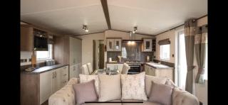 Fabulous seaside caravan getway at Cayton Bay - 8