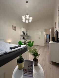 Deri Hangout Base by Downtown - 9