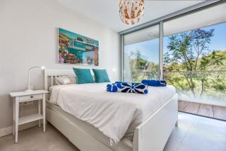 Front line beach apartment in The Edge with sea views - 5