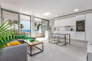 Front line beach apartment in The Edge with sea views - 8