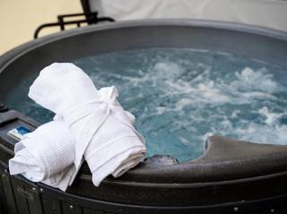 Little Gem in the Forest of Dean! Hot tub, Private garden, Dog Friendly, Smart TVs and Beautiful Historic Village Location! - 9