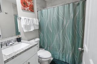 Entire Home by Downtown, NRG, Med Center, Hobby AP - 5