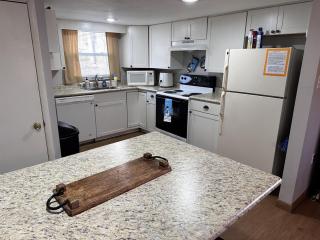 The Perch Riverfront Cabin - Starlink Wi-Fi - 6