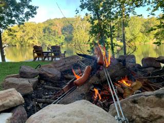 The Perch Riverfront Cabin - Starlink Wi-Fi - 9