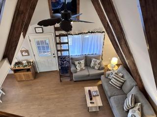 The Perch Riverfront Cabin - Starlink Wi-Fi - 1