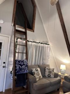 The Perch Riverfront Cabin - Starlink Wi-Fi - 2