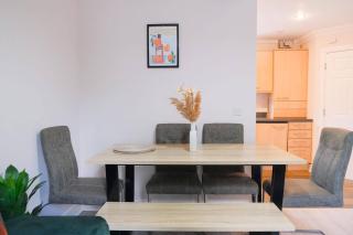 Haydon Stays Swindon 5bed Sleeps 9 - 3