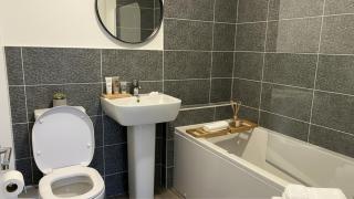 Newcastle Great Park 4BR Home, Sleeps 8 - 6