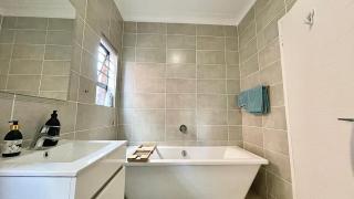 The Blyde - Lagoon Facing 3 Bedroom apartment - 3