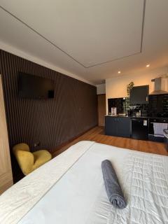 Globe Apartments M16 - 1