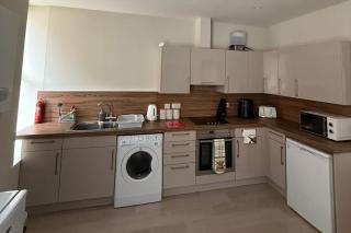 1 Bed Flat - Sleeps 2 - Parking - Wifi - 8