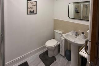 1 Bed Flat - Sleeps 2 - Parking - Wifi - 7