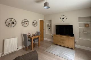1 Bed Flat - Sleeps 2 - Parking - Wifi - 6