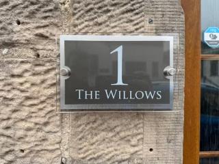 1 Bed Flat - Sleeps 2 - Parking - Wifi - 4