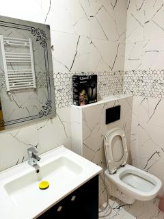 Bright Cozy Apartment - 8