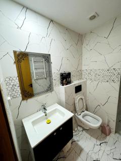 Bright Cozy Apartment - 3