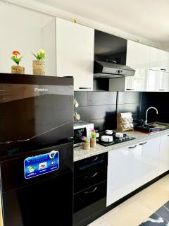 Bright Cozy Apartment - 2