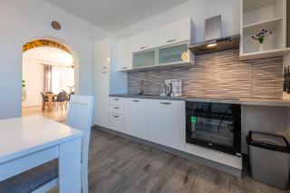 Villa Marić, a charming villa with a beautiful poolside - 9