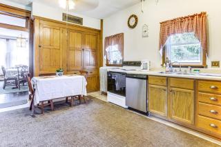 Groups Welcome! Historic Queen Anne Gem in Garrett - 3