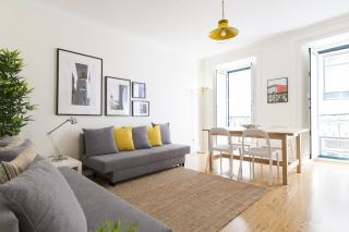 Diario de Noticias by Central Hill Apartments - 0