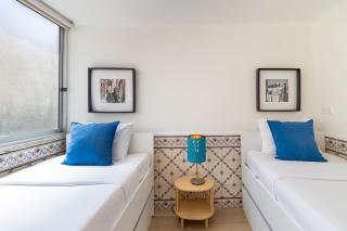 Diario de Noticias by Central Hill Apartments - 3