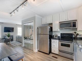 Broughton Deco - 1