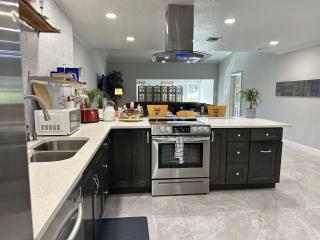 Newly Renovated Villa with Hot Tub - 8