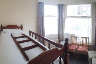 Apsley 1 Flat Sleeps 4 with Near Beach - 9