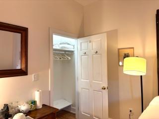 Luxurious bedroom - 6