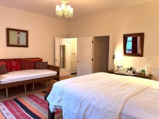 Luxurious bedroom - 4