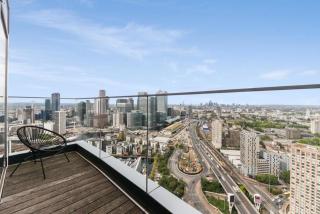 High level, two bedroom apartment - London - 6