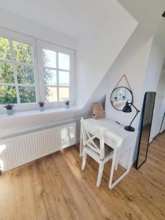 Lichtdurchflutete Dachgeschosswohnung mit Charme - 4