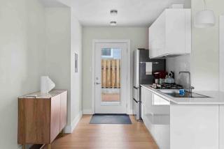 Superb location steps to DT and UT - 7