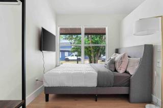 Superb location steps to DT and UT - 8