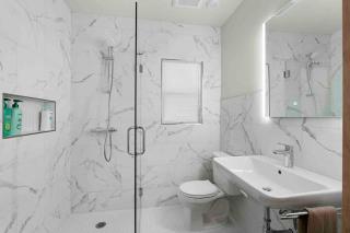 Superb location steps to DT and UT - 5