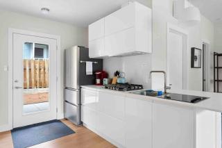 Superb location steps to DT and UT - 3