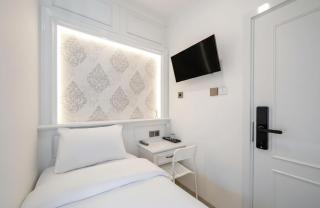 Wyneth Hotel Airport - 1