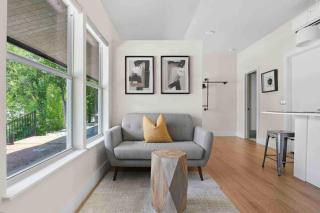 Cozy Downtown Studio - near UT - 8