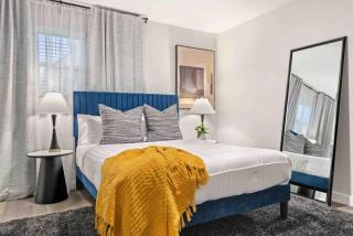 Steps away from Downtown Restaurants and Bars - King Bed - 0