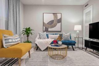 Steps away from Downtown Restaurants and Bars - King Bed - 9