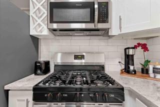 Steps away from Downtown Restaurants and Bars - King Bed - 2