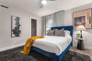 Steps away from Downtown Restaurants and Bars - King Bed - 3