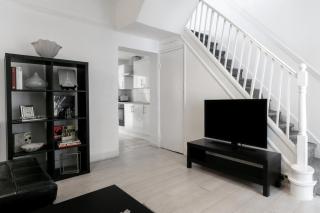 4 Bed House - Sleeps 8 - Garden Pets Wifi - 6
