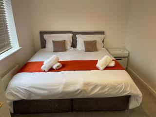 2 bedroom house in Glebe farm - 1