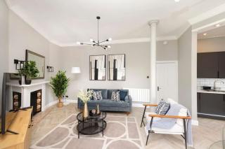 1 Bed in the heart of Grassmarket with Castle Views - 9