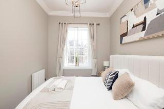 1 Bed in the heart of Grassmarket with Castle Views - 4